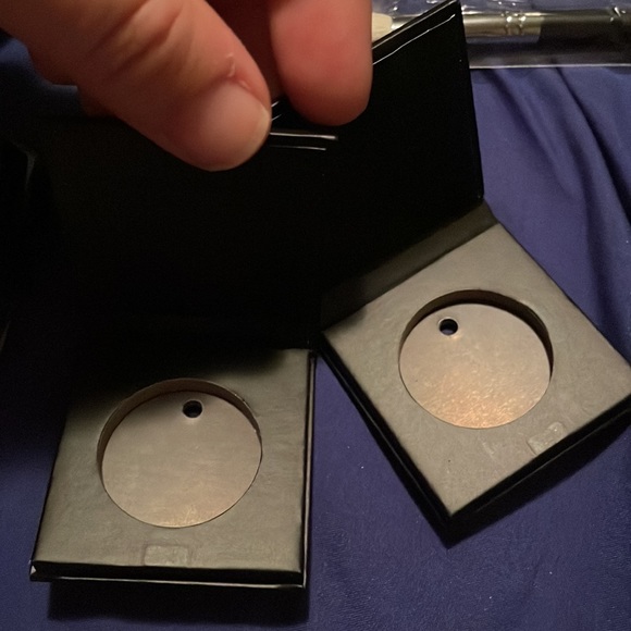 Younique make up “kit” - Picture 4 of 7